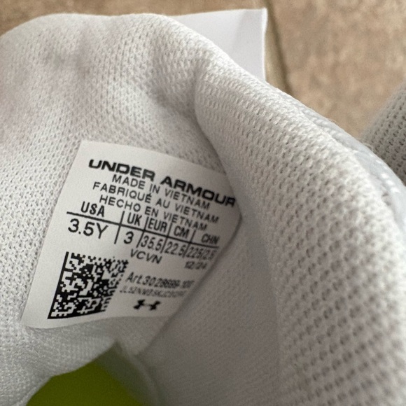 Under Armour Highlight 2 MC Junior lacrosse cleats size 3.5 new - Picture 5 of 5